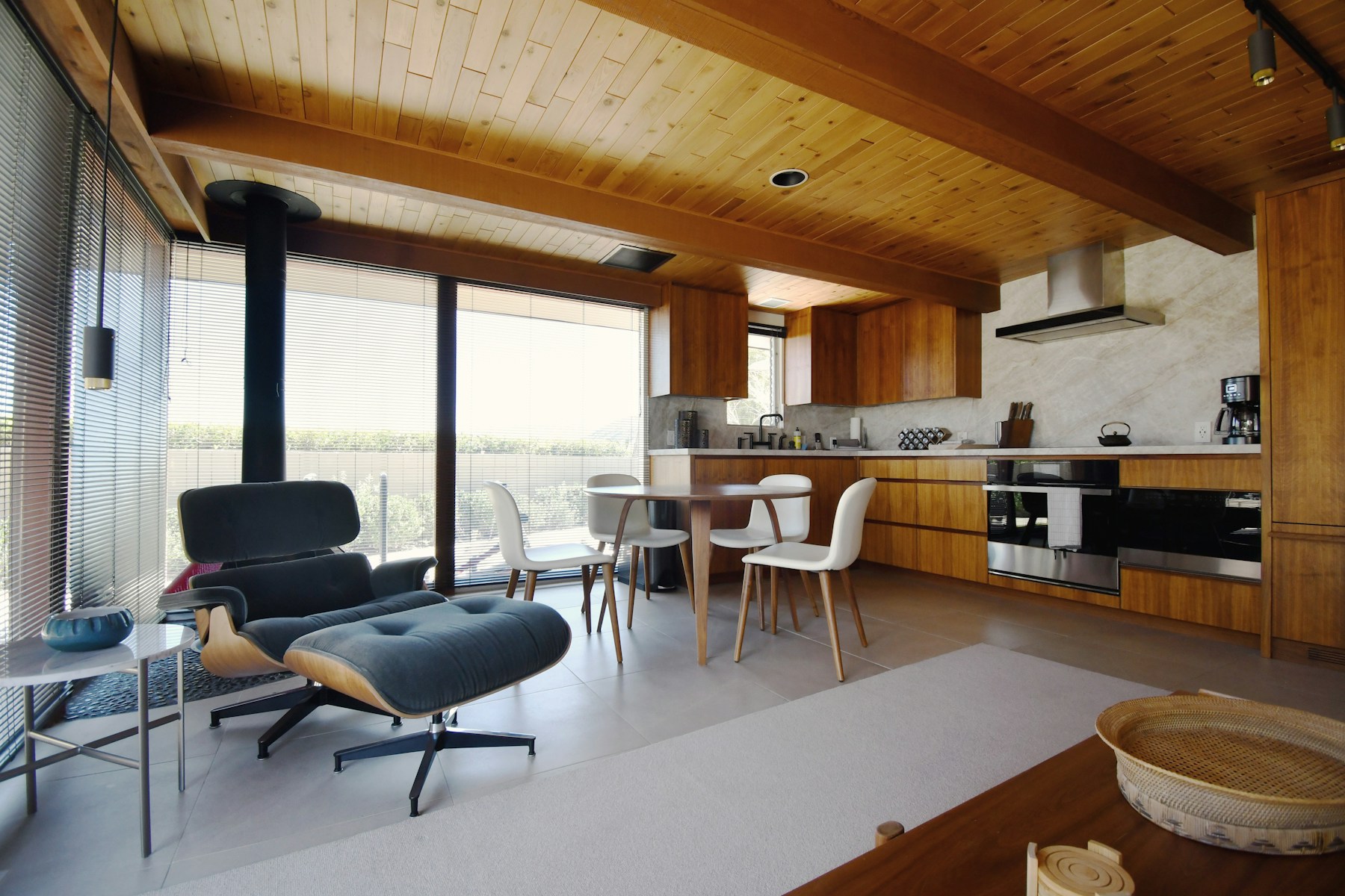 Detail kitchen interior kayu walnut modern